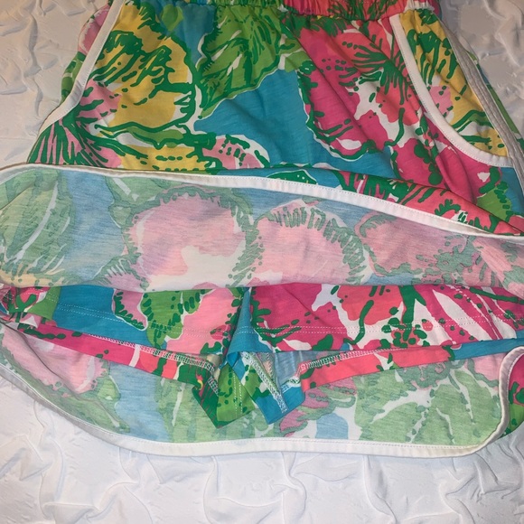 Lilly Pulitzer Pants - Lilly Pulitzer skirt romper with shorts and pockets size xs